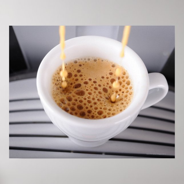 Espresso strömmar in i kopp poster (Framsidan)