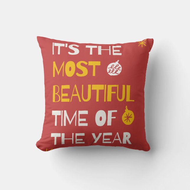  "Essential Christmas Items for Celebration" Kudde (Framsida)