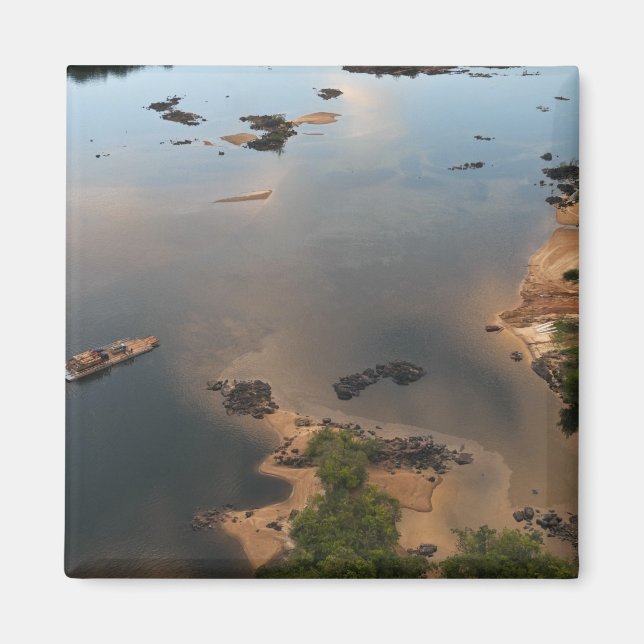Essequibo River, den längsta floden i Guyana och 2 Magnet (Framsidan)