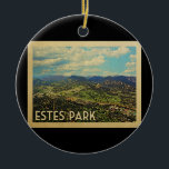 Estes Park Colorado Vintage resor Julgransprydnad Keramik<br><div class="desc">I Estes Park Colorado-konstruktionen i Vintage resor stil finns ett vackert bergsmiljöperspektiv.</div>
