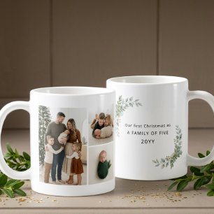 Estetisk Familj Om Fem Första Julen Foto Kaffemugg