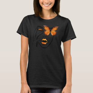 Estetisk flicka med monarkfjärilöga på ryggen t shirt