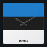 Estland Flagga Patriotic Fyrkantig Klocka<br><div class="desc">Estlands Flagga Patriotic Square Wall Clock med Estlands flagga tryckt över hela klockan. Genomskinliga klocknummer i matchande färg och det vackra "Peachy Keen"-teckensnittet placeras över flagga. Den här vackra utformningen är en fantastisk gåva och en underbar show biet på väggen. © 20210000000000000</div>
