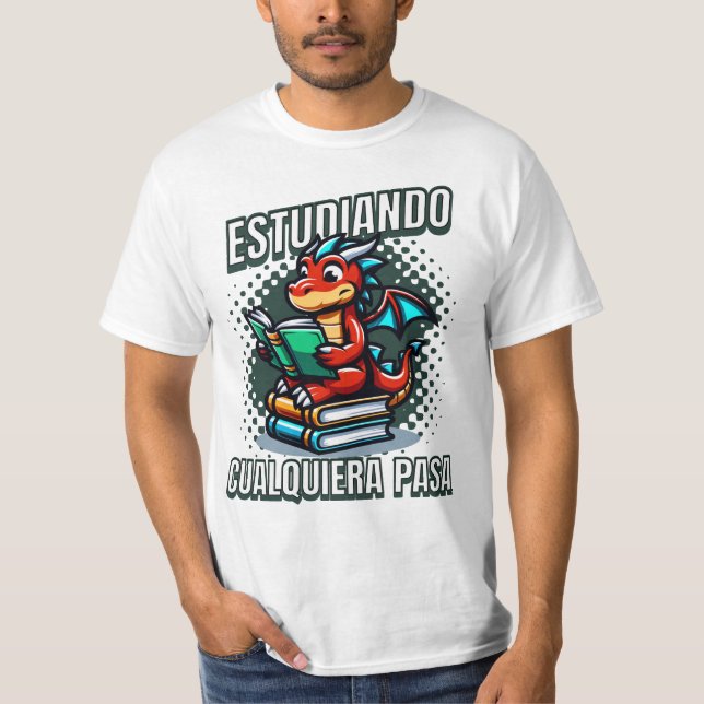 Estudiando Cualquiera Pasa T Shirt (Framsida)