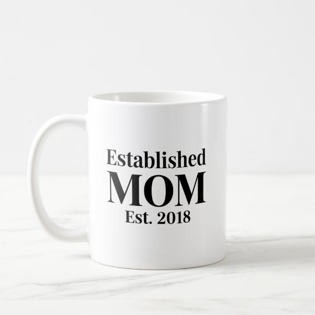 Etablerad Mamma Est. 2018 Minimalistisk Presentdes Kaffemugg (Vänster)