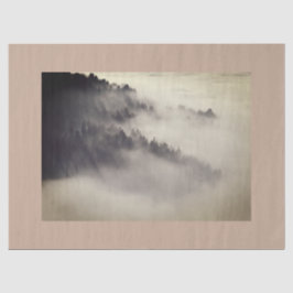 Eteral misti skogspapper från bergsmassa