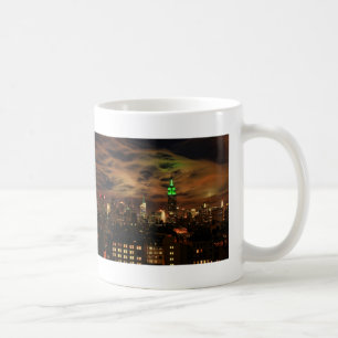 Eteriska moln: NYC-horisont, empire state Bldg Kaffemugg