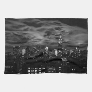 Eteriska moln: NYC-horisont, empire stateBldg-BW Kökshandduk