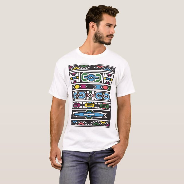 ETH001 - Ndebele husmönster Tee Shirt (Hel framsida)