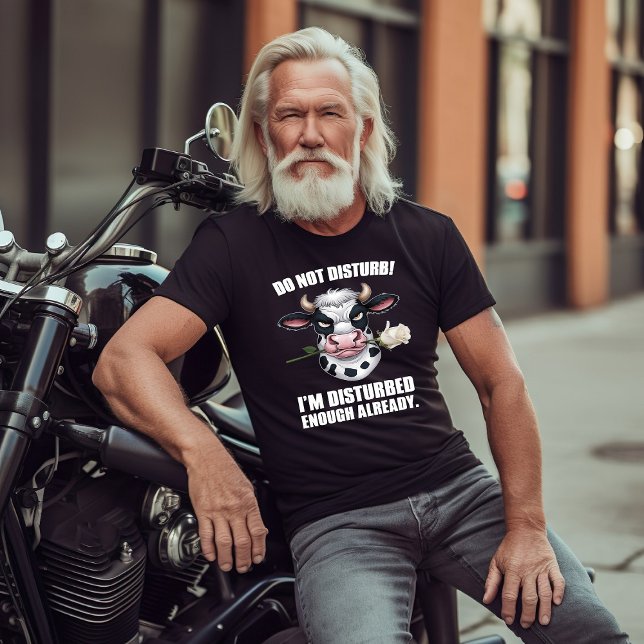 Etheral Elegance: Cow Holding Ro T Shirt (Skapare uppladdad)