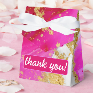 Etheral Elegance: Shock rosa Geode-Inspired Bröllo Presentaskar