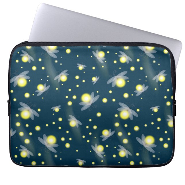 Etheral Glowing Fireflies i Night Mönster Laptop Sleeve (Framsidan)