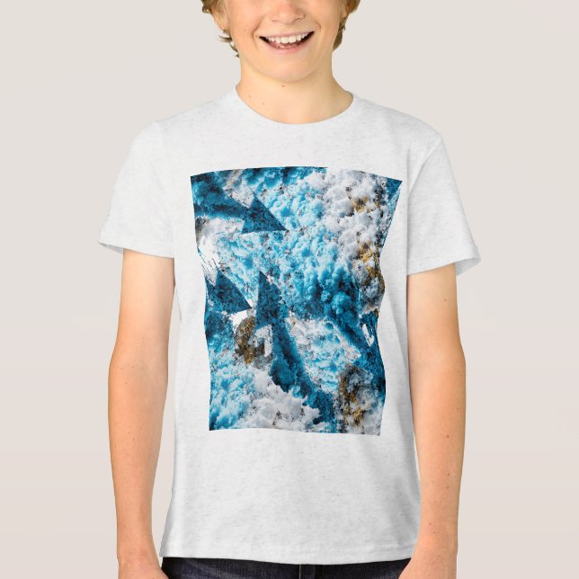 Ethereal Velocity: Geometric Cloud & Arrow Fusion T Shirt (Framsida)