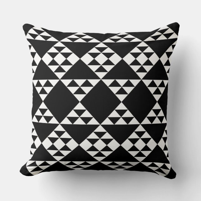 Ethnic White Triangle Mönster Black Kudde (Framsida)