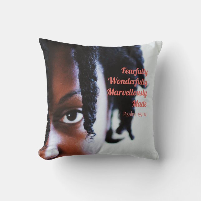 Ethnic Woman FEARFULLY MADE Christian Gult Kudde (Framsida)