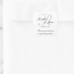 Etiketter för Monogram Bröllop Tack<br><div class="desc">Grått,  svart och vitt elegant bröllop monogram tack för ett tack. De här bröllop-tackerna du klistermärken är perfekten för att anpassa ditt bröllop. Anpassningsbar för inledande R. Lägg till din brid och triom namn och bröllop. Teckenövertäckningsdesign för fantastiska skript på vit bakgrund. Elke Clarke©</div>