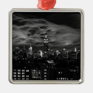 Etiska moln: NYC Siluett, Emp St Bldg BW Julgransprydnad Metall