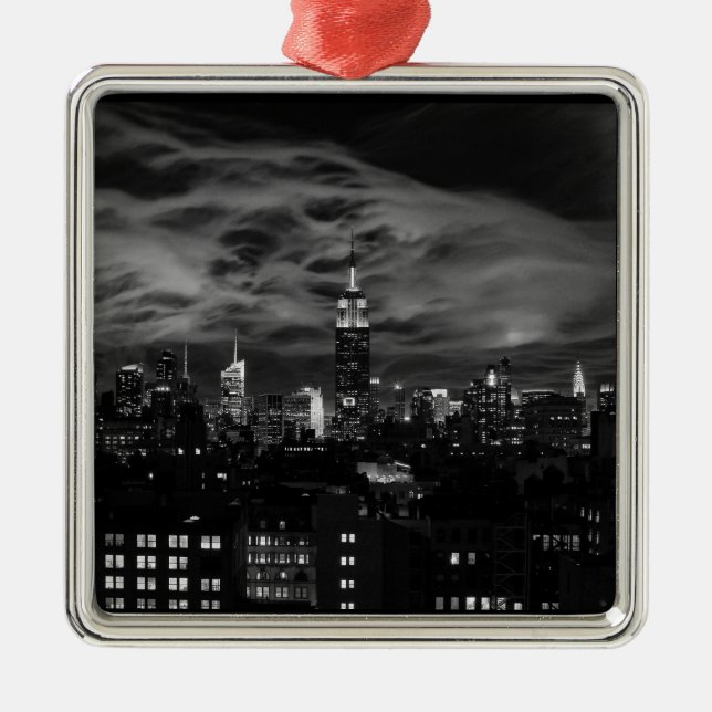 Etiska moln: NYC Siluett, Emp St Bldg BW Julgransprydnad Metall (Framsidan)