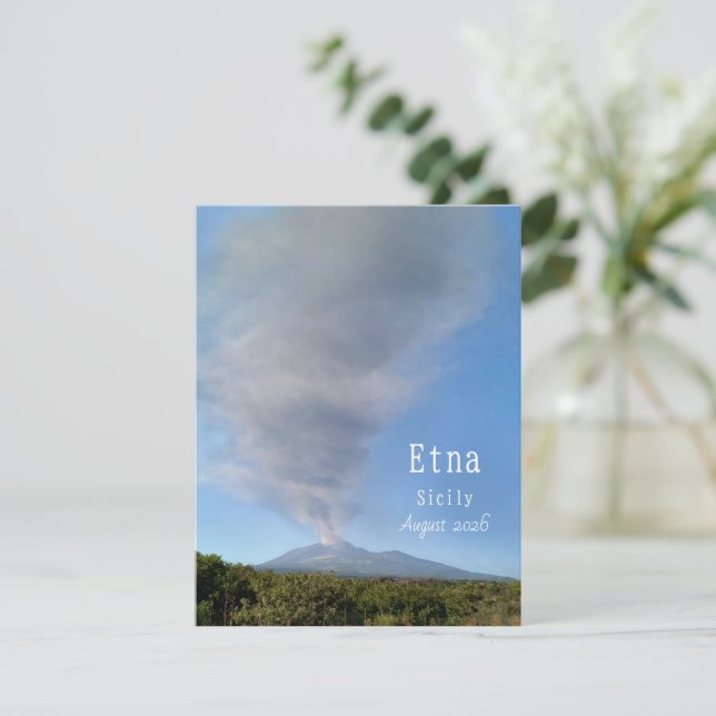 Etna-vulkanen ryker på en solig dag kort (Stående Fram)