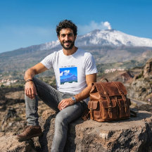 Etna-vulkanen ryker på en solig dag