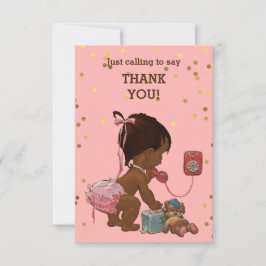 Etnisk flicka för guld- konfettiar på mobilt tack kort