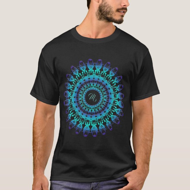 Etnisk krickamandala. monogram. tee (Framsida)