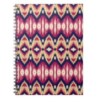 Etnisk rosa blue ikat chevron mönster bakgrund T Anteckningsbok