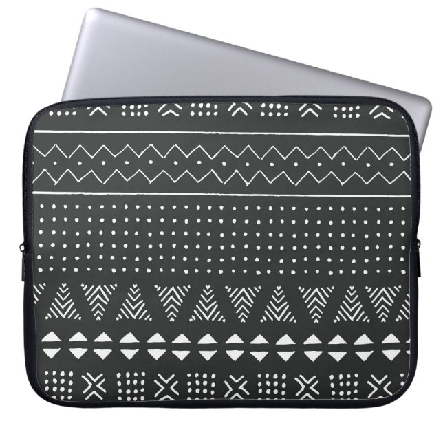 Etnisk stammen: svart vit mönster. laptop fodral (Framsidan)