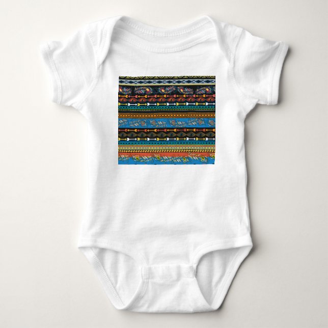 Etniska fjädrar: Embroidery Boho-Chicen T Shirt (Framsida)