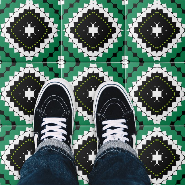 Etniska Grönten Black and White Geometric Mönster Kakelplatta (Skapare uppladdad)