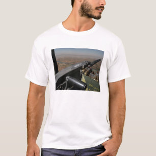 Ett 50 kaliber maskin-vapen tee shirt