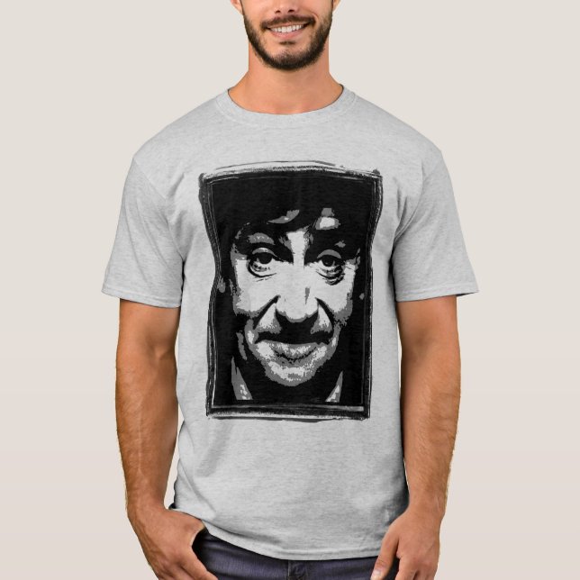 Ett ansikte i mörken t-shirt (Framsida)