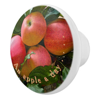 "ETT ÄPPLE A DAY"./KLUSTER AV ÄPPLERAMIC KNOB KNOPP