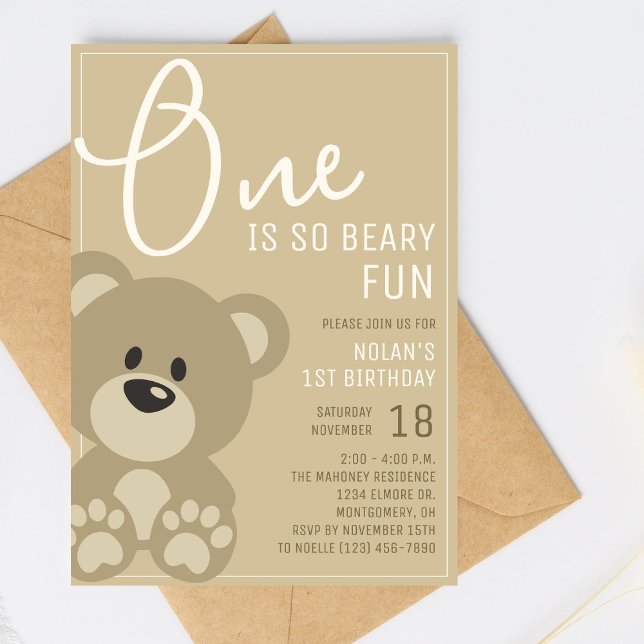 Ett är Beary Roligt Neutralt Bear 1:a födelsedagen Inbjudningar (Skapare uppladdad)