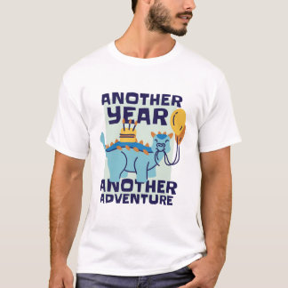 Ett år till, ett äventyr till, rolig dinosaurie t shirt