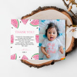 Ett av Melon Birthday Watermelon tackkort Inbjudningar<br><div class="desc">Vi presenterar vårt "En i en melon"-tackkort från födelsedagen, det perfekt sättet att visa tacksamhet mot dina gäster efter en glatt firande. Det här charmerande tacket som du har med kort är en bra vattenmelongrafik och ett sjudande färg, som fångar sommarens innersta väsen och glädjen över din lilla speciella dag....</div>