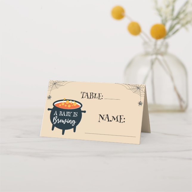 Ett Baby brinner i Halloween Cauldron Bord Placeringskort (Framsida)