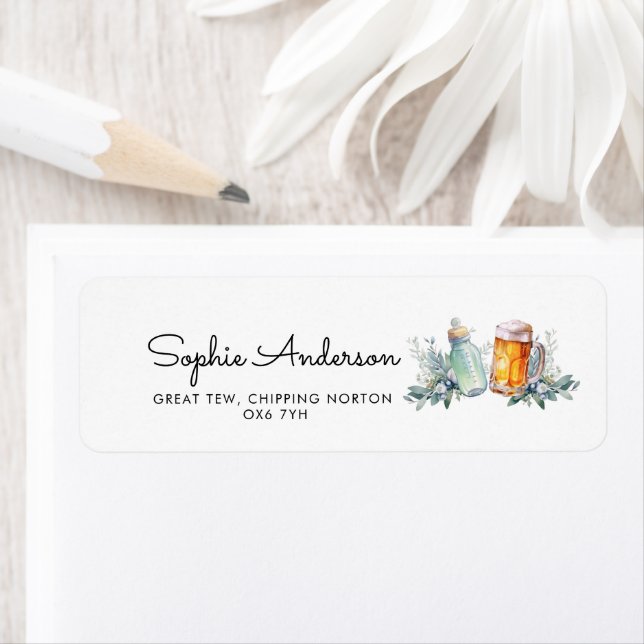 Ett Baby håller på att blåsa en modern babyskö Returadress Etikett (Insitu)