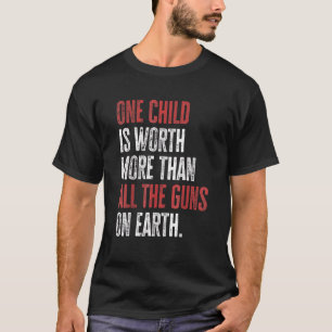 Ett barn är värt mer än alla vapen på jorden t shirt