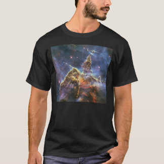 Ett berg av dammar av och gasar i den Carina T-shirt