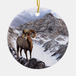 Ett Bighorn får ser in i dalen Julgransprydnad Keramik