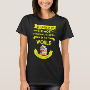 Ett Bok är världens mest kraftfulla vapen T Shirt