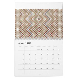 Ett brunt matta med symmetrisk formgivningsfunktio kalender