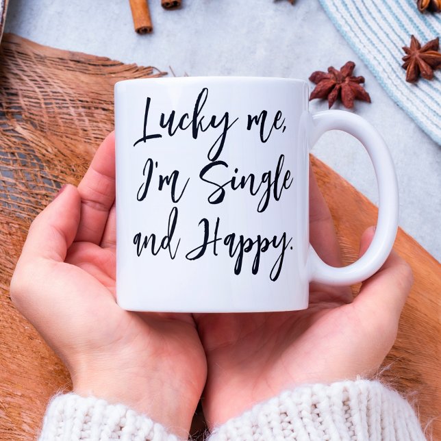 Ett enda och lycklig, inspirerande modernt trendig kaffemugg (Skapare uppladdad)