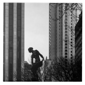 Ett ensligt ögonblick i staden kakelplatta