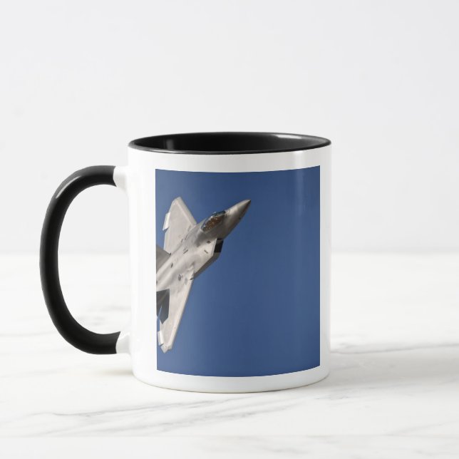 Ett F-22 Raptorflygplan Mugg (Vänster)