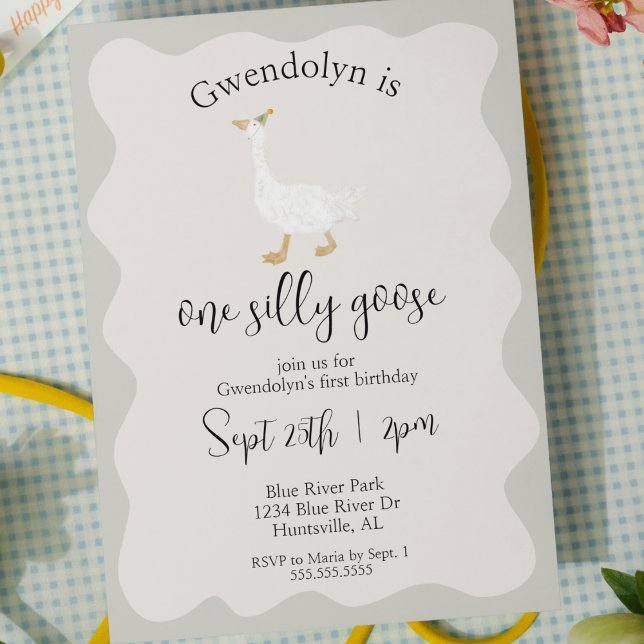 Ett Fånig går runt i den första Födelsedagsfesten. Inbjudningar (one silly goose fun whimsical first birthday party girl boy gender neutral cute watercolor invite)