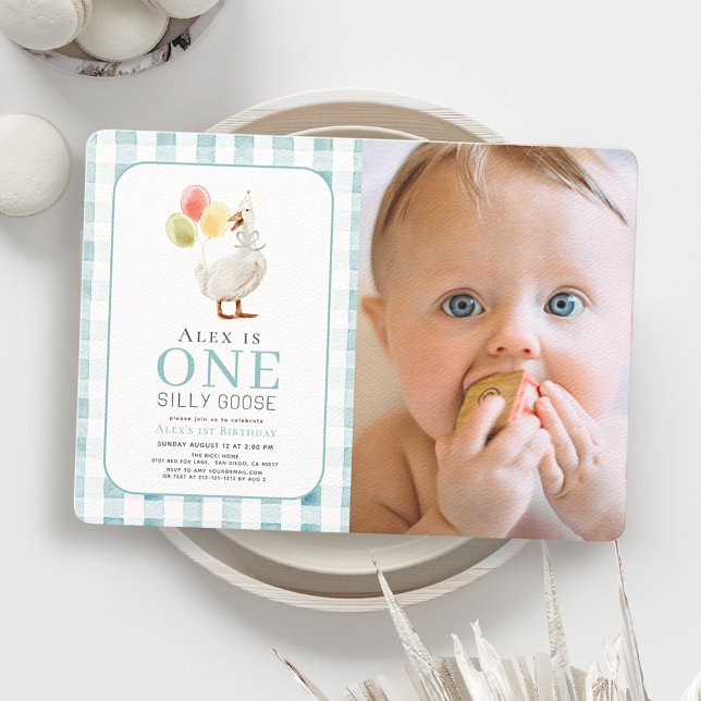 Ett Fånig Goose Blue Gingham Boy 1st Birthday Inbjudningar (Skapare uppladdad)