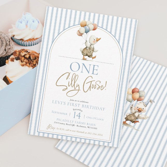 Ett Fånig Goose Cute Streck Boy 1:a födelsedagen Inbjudningar (ONE Silly Goose cute modern whimsical blue ticking pinstripe stripe arch boy 1st birthday invitation)
