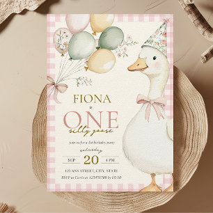 Ett Fånig Goose Rosa Gingham Girl's 1st Birthday Inbjudningar